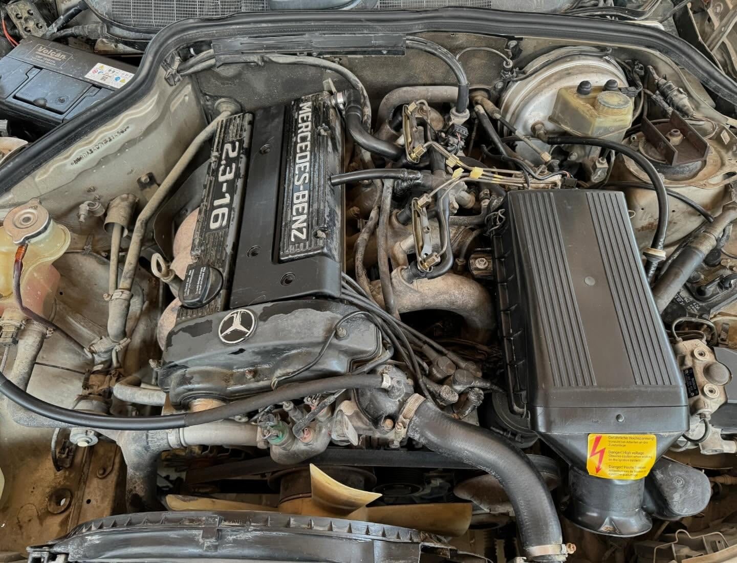 1987 Mercedes-Benz 190E 2.3-16 — الصورة 10 من 10