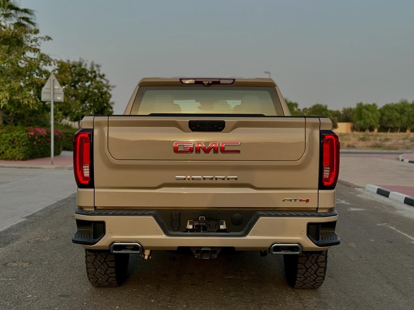 2023 GMC Sierra AT4 5.3 — الصورة 6 من 10