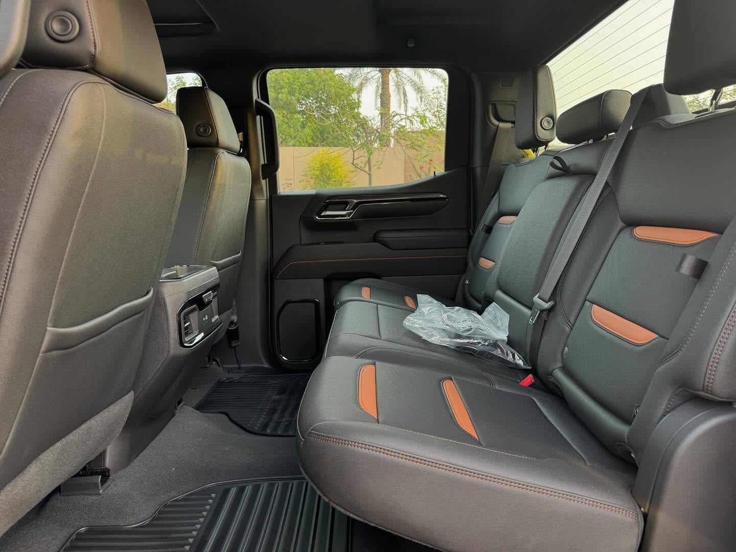 2023 GMC Sierra AT4 5.3 — الصورة 10 من 10