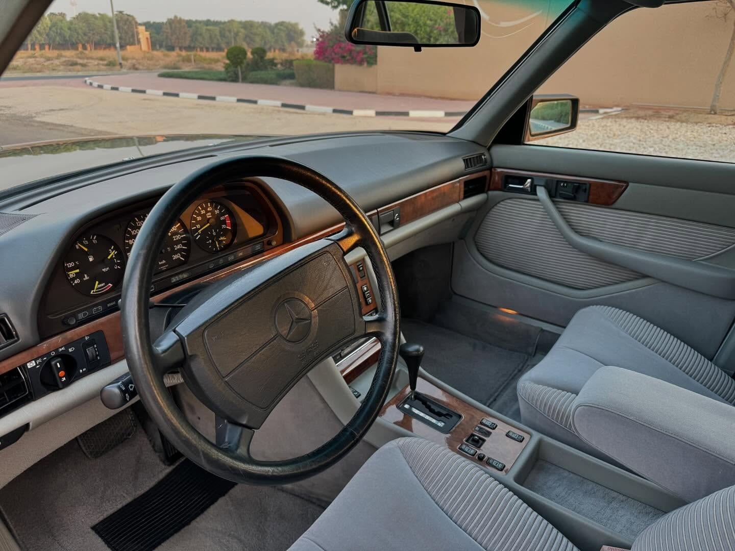 1989 Mercedes-Benz 560SEL — الصورة 5 من 8