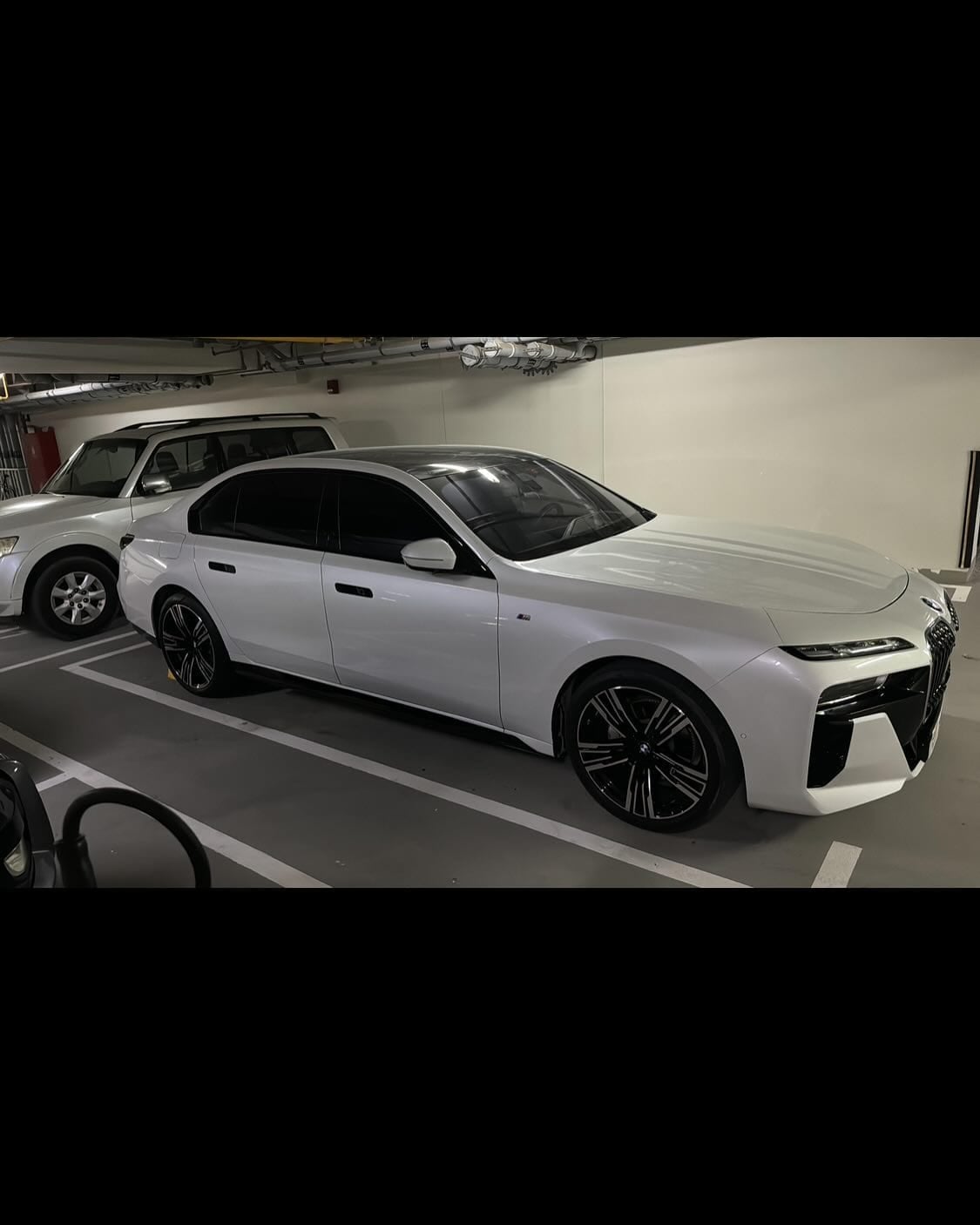 2023 BMW 735i Individual M Package — الصورة 2 من 9