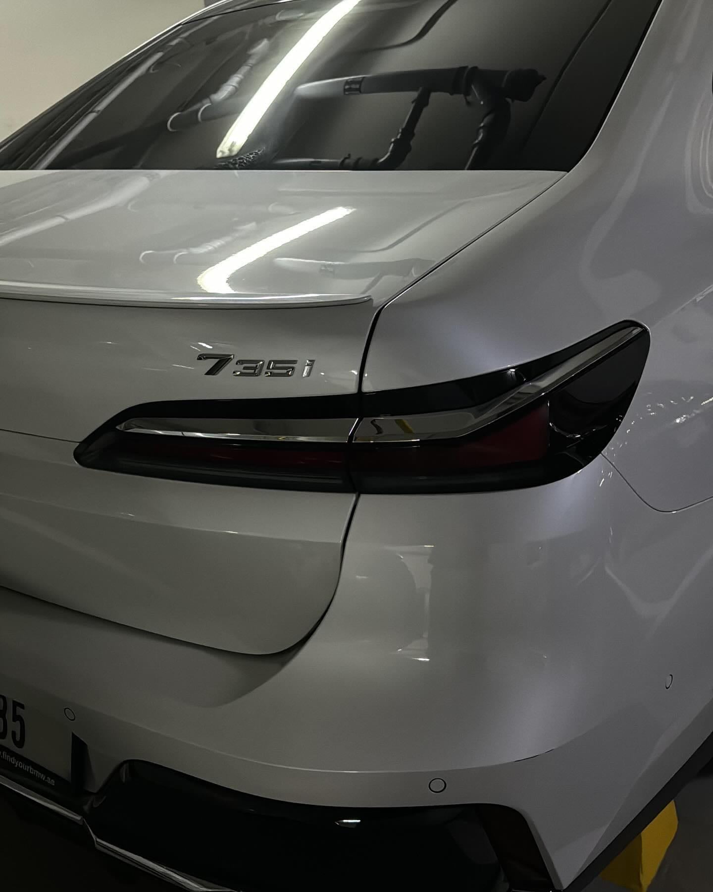 2023 BMW 735i Individual M Package — الصورة 6 من 9