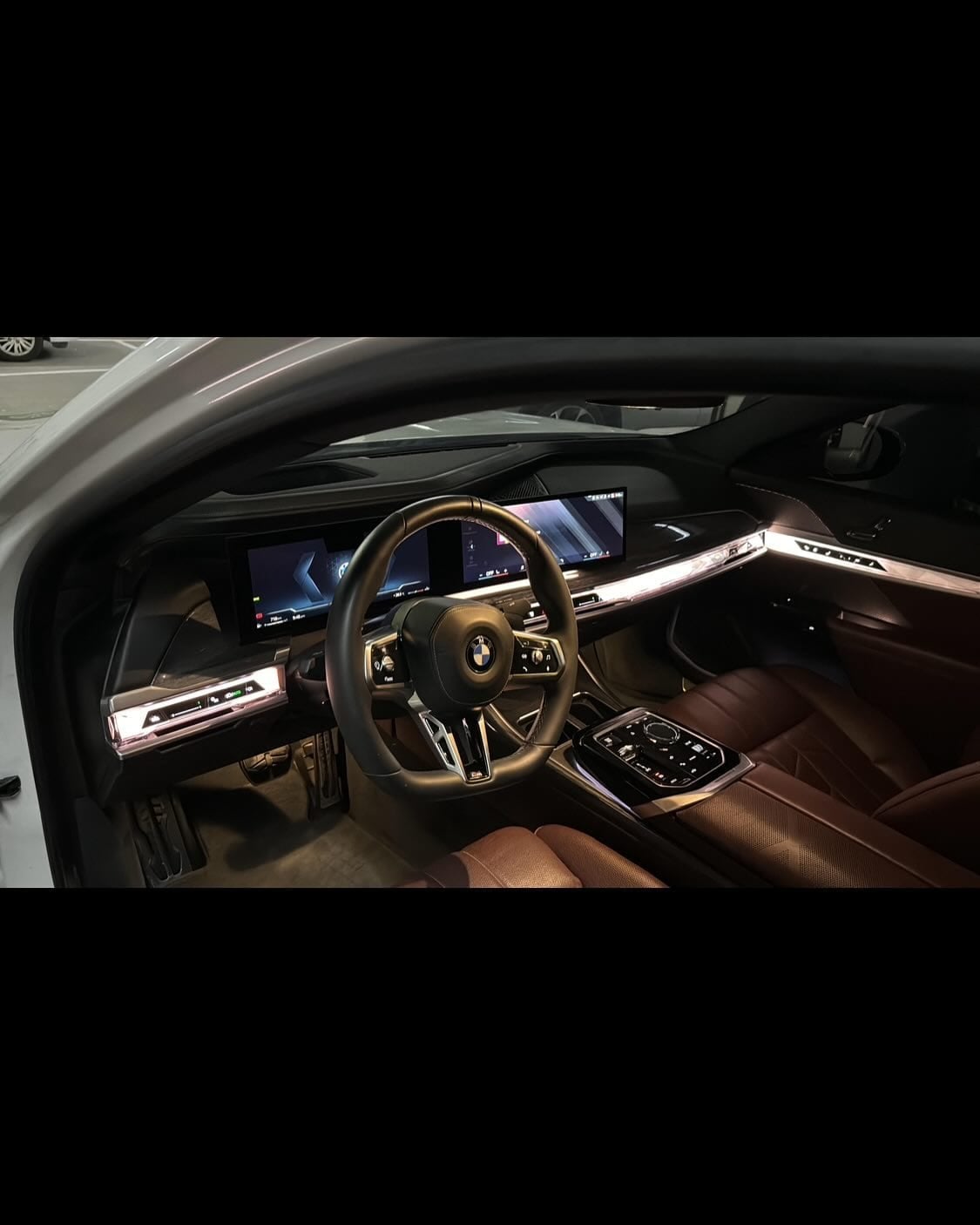 2023 BMW 735i Individual M Package — الصورة 9 من 9
