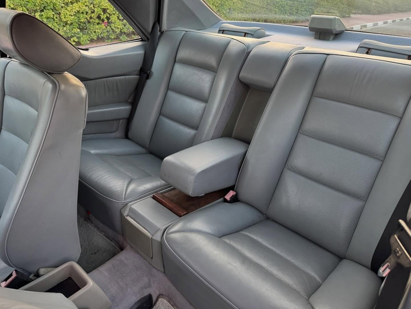 1990 Mercedes-Benz 300CE — الصورة 10 من 10