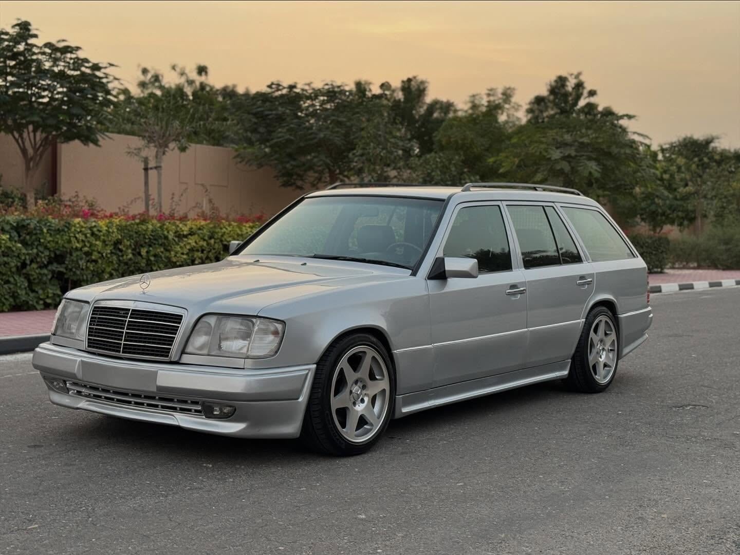 1994 Mercedes-Benz E320