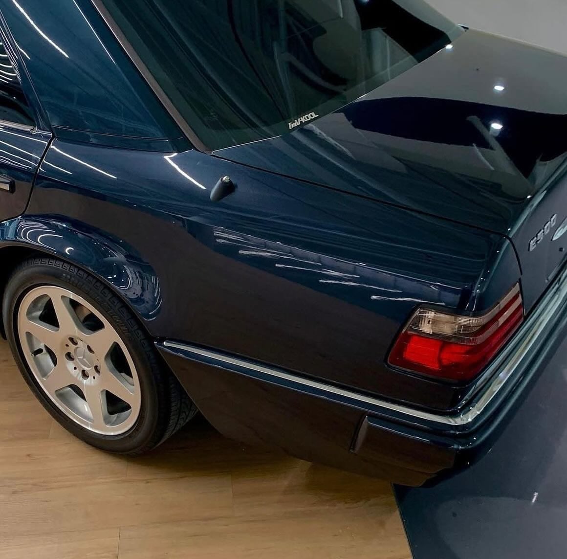 1994 Mercedes-Benz E500 Limited — Photo 4 of 10