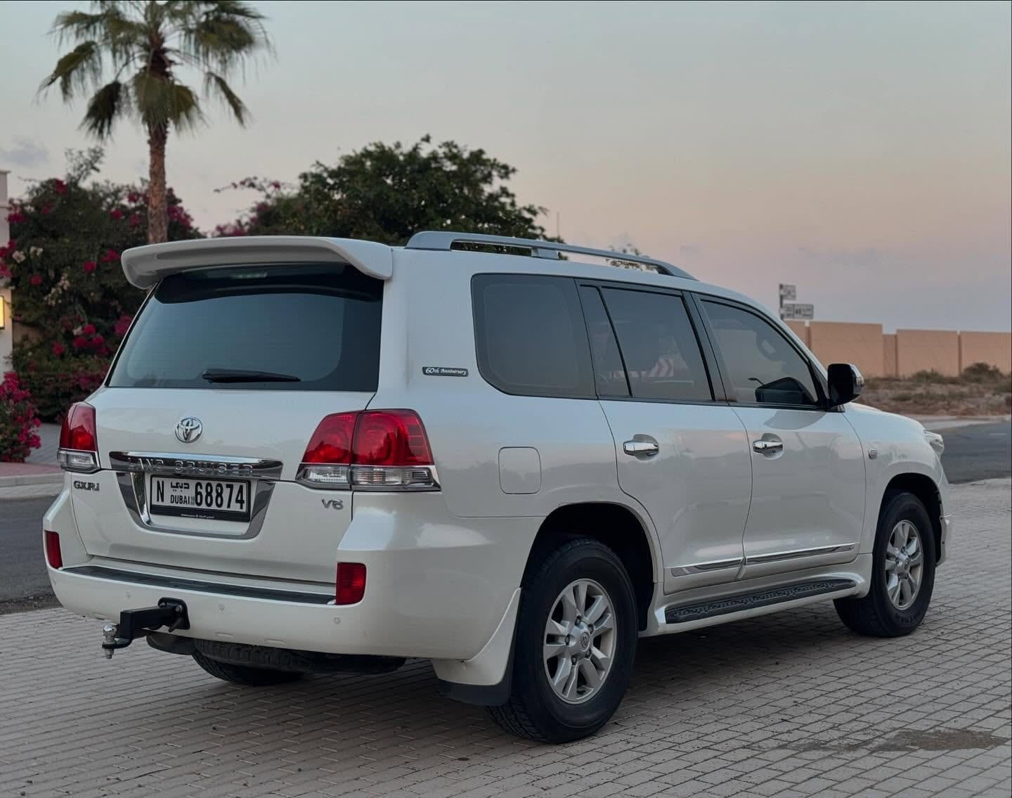 2011 Toyota Land Cruiser GXR 60th Anniversary V6 — الصورة 6 من 10