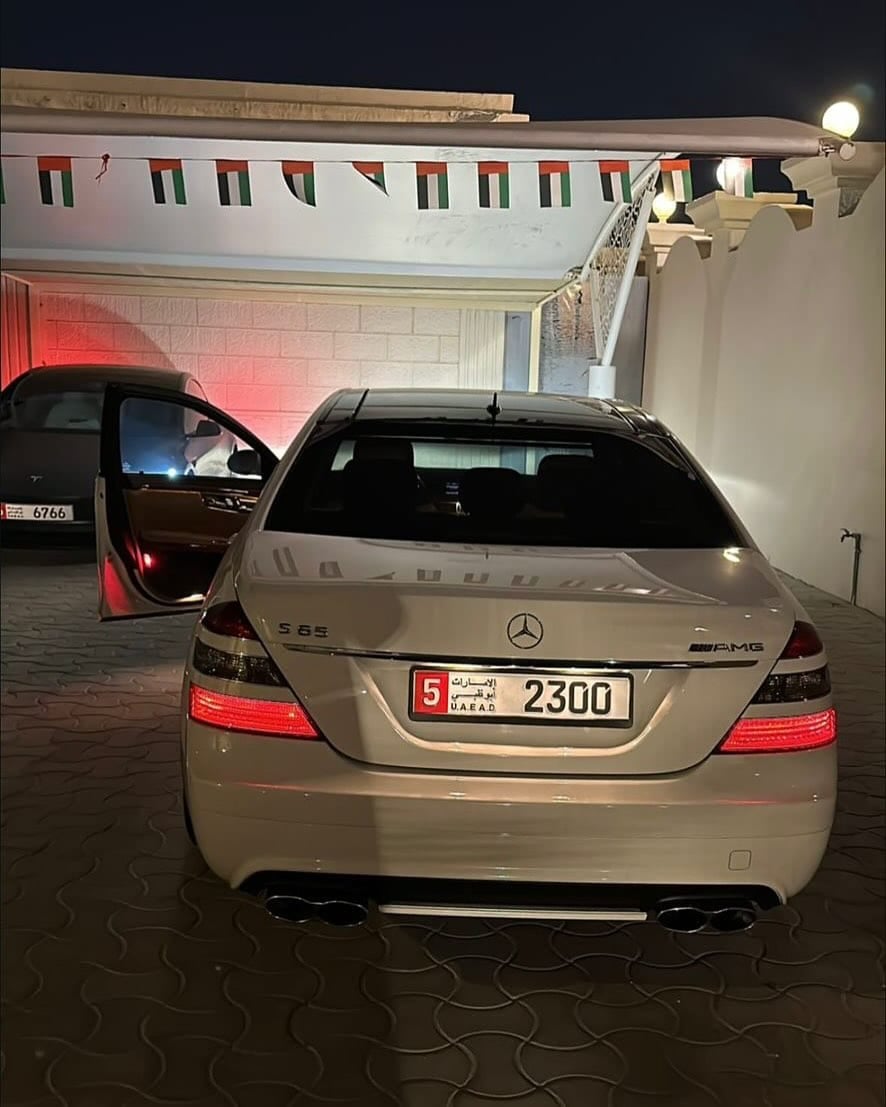 2009 Mercedes-Benz S65 AMG V12 — الصورة 2 من 10