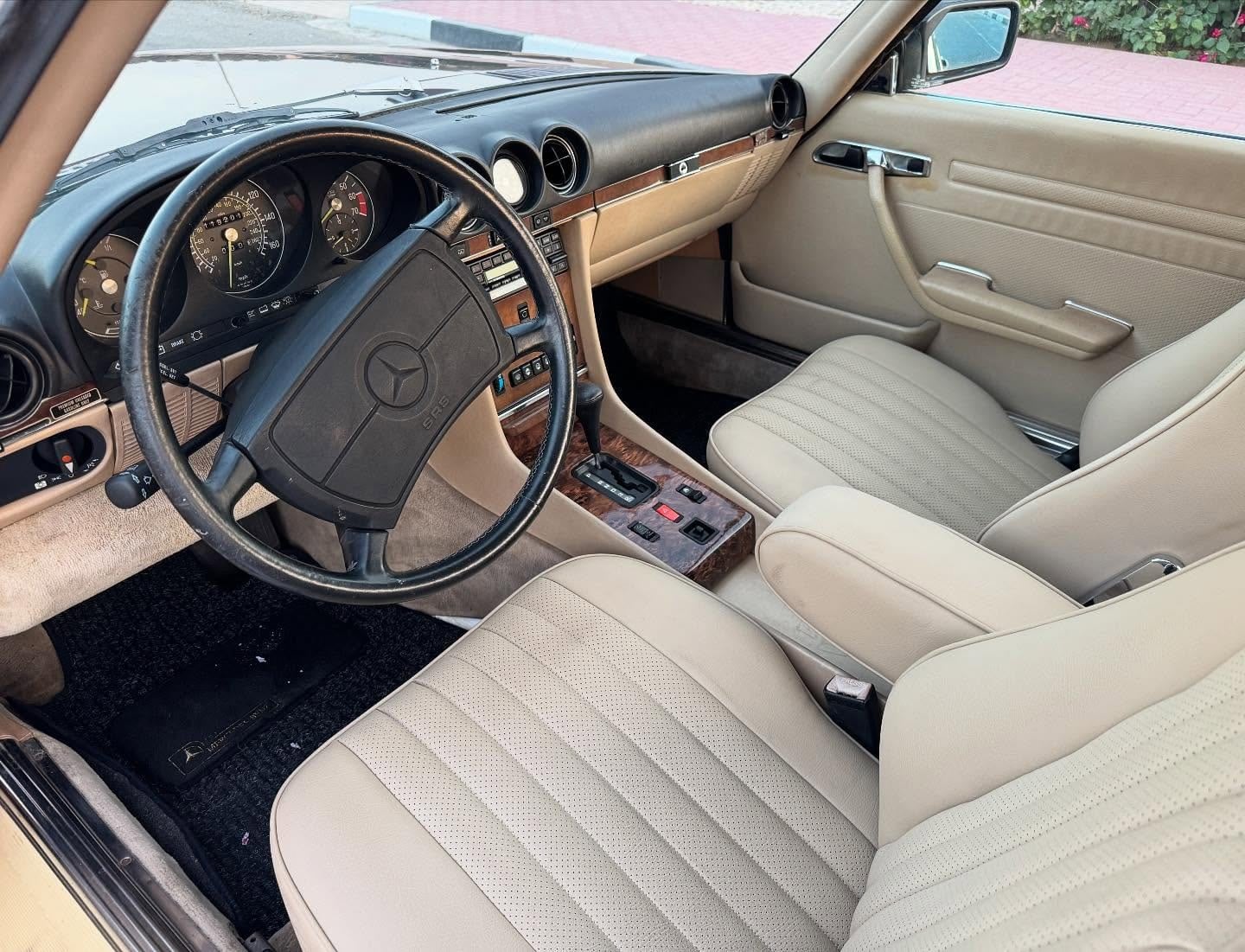 1987 Mercedes-Benz 560SL — الصورة 12 من 14