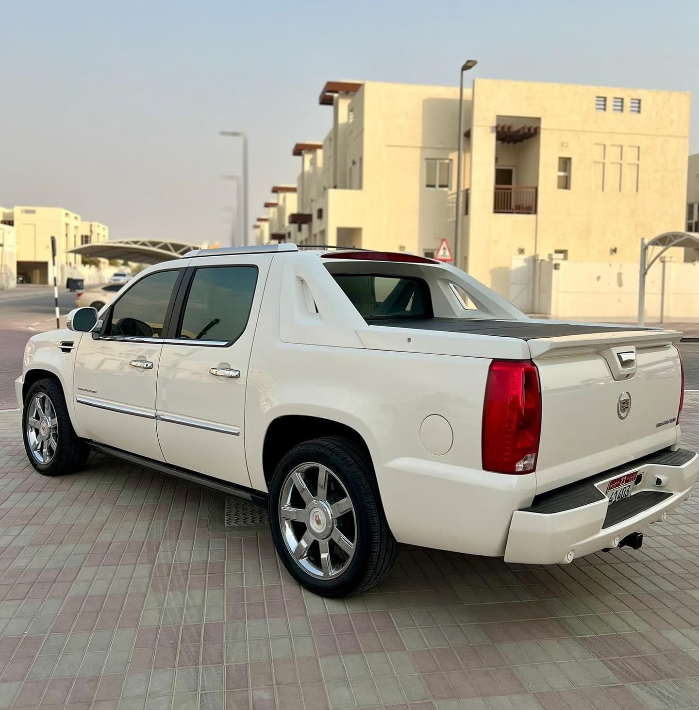 2011 Cadillac Escalade EXT — الصورة 2 من 13