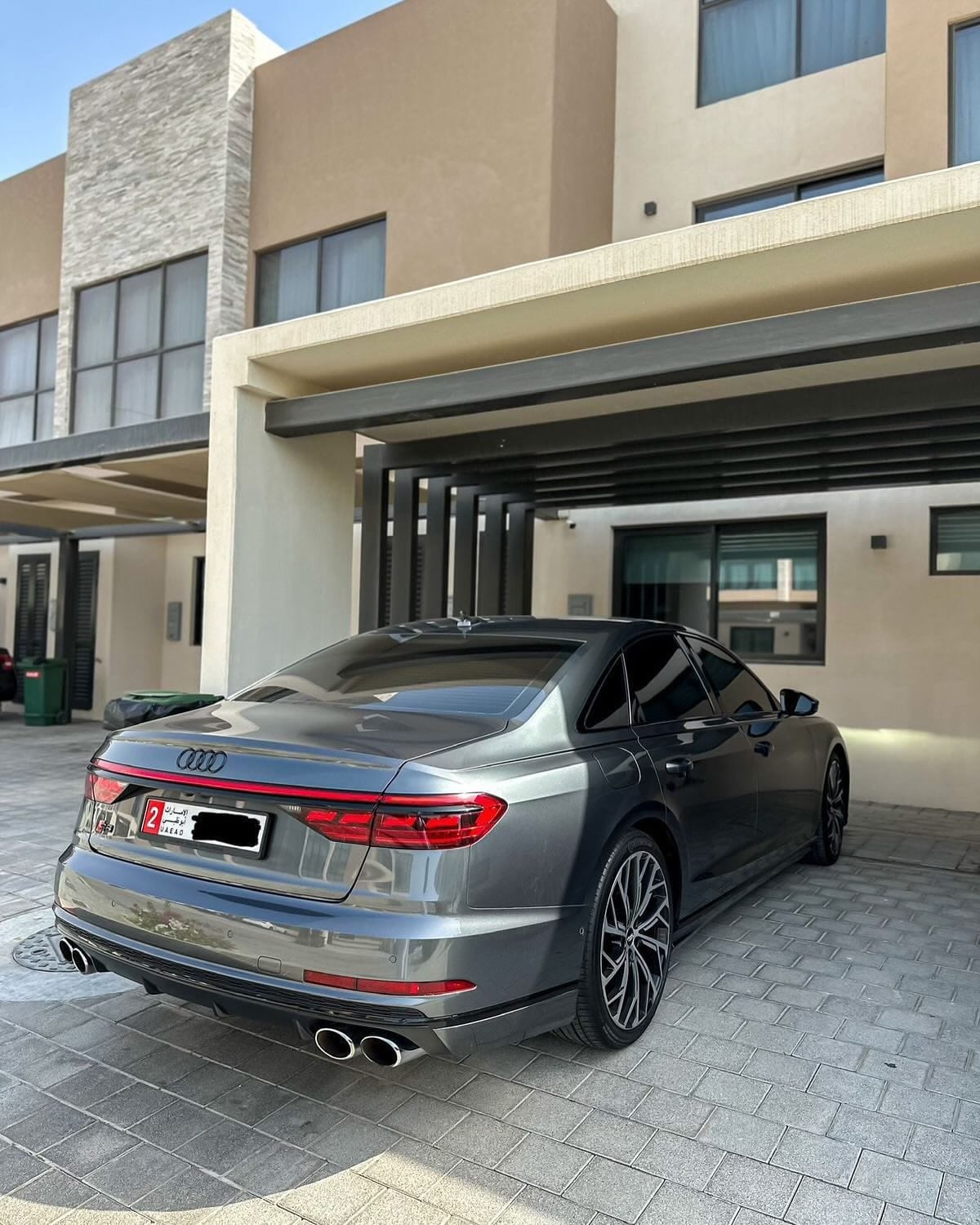 2020 Audi S8 — الصورة 2 من 9
