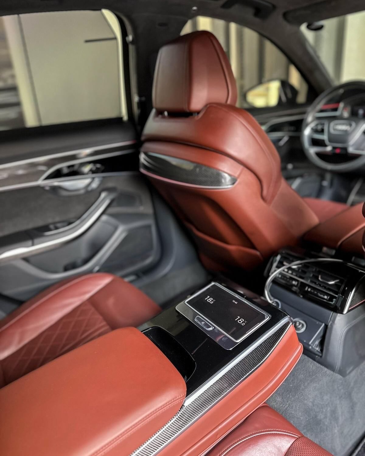 2020 Audi S8 — الصورة 6 من 9