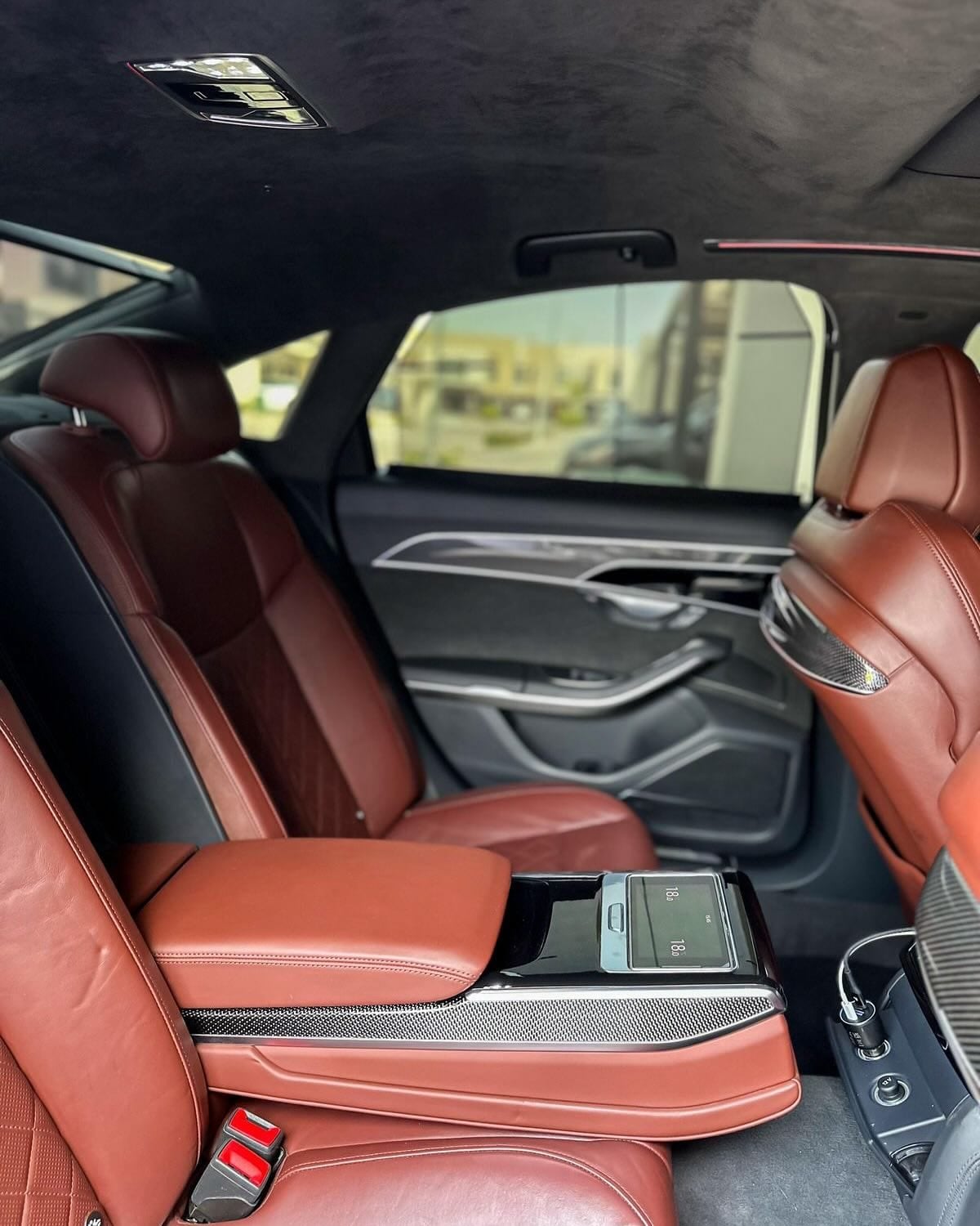 2020 Audi S8 — الصورة 7 من 9