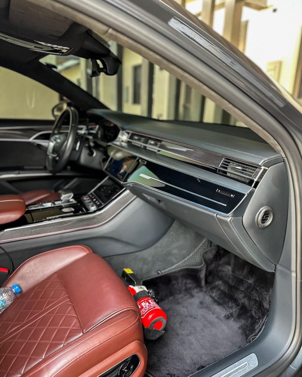 2020 Audi S8 — الصورة 9 من 9
