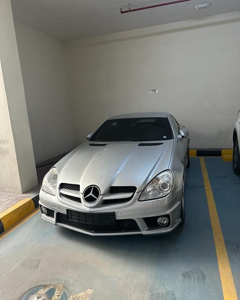 2010 Mercedes-Benz SLK350 AMG — الصورة 2 من 3