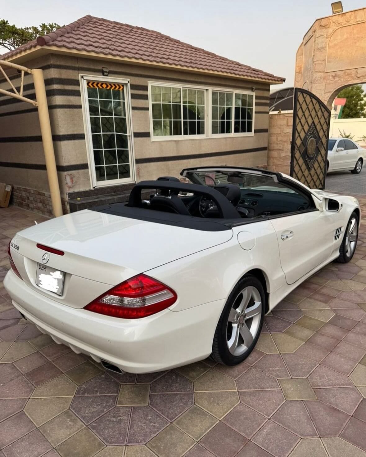 2010 Mercedes-Benz SL350 — الصورة 4 من 10