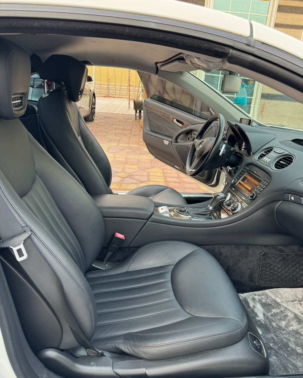 2010 Mercedes-Benz SL350 — الصورة 8 من 10
