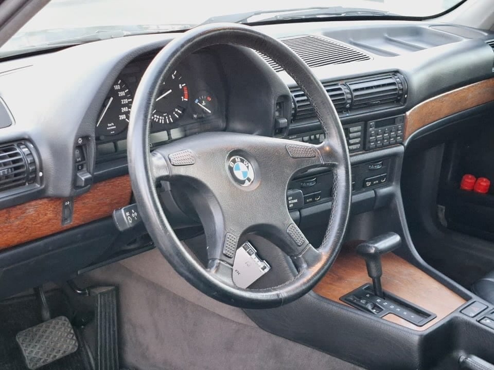 1991 BMW 735i — الصورة 13 من 16