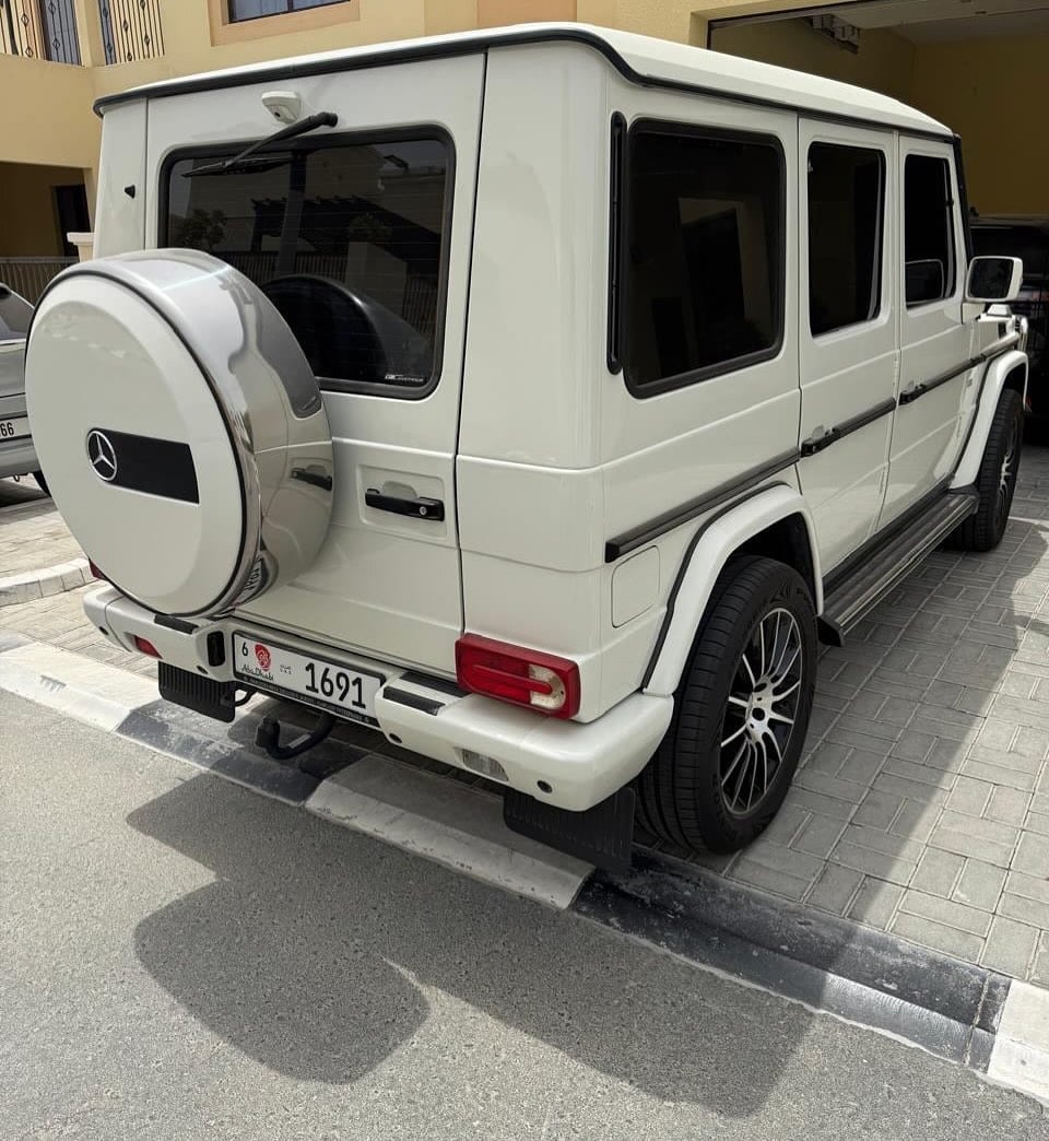 2010 Mercedes-Benz G500 — Photo 2 of 8