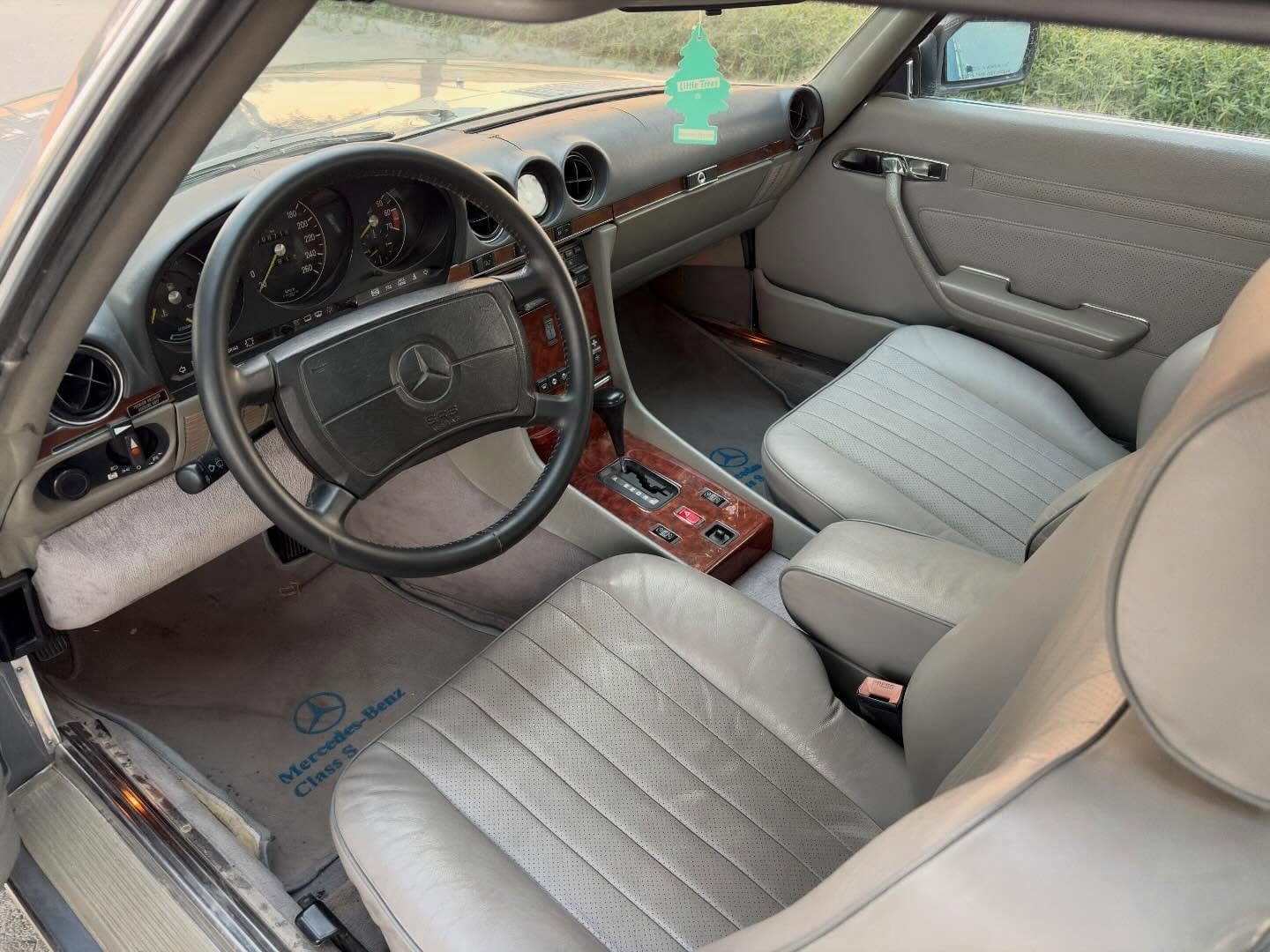 1988 Mercedes-Benz 560SL — الصورة 10 من 15