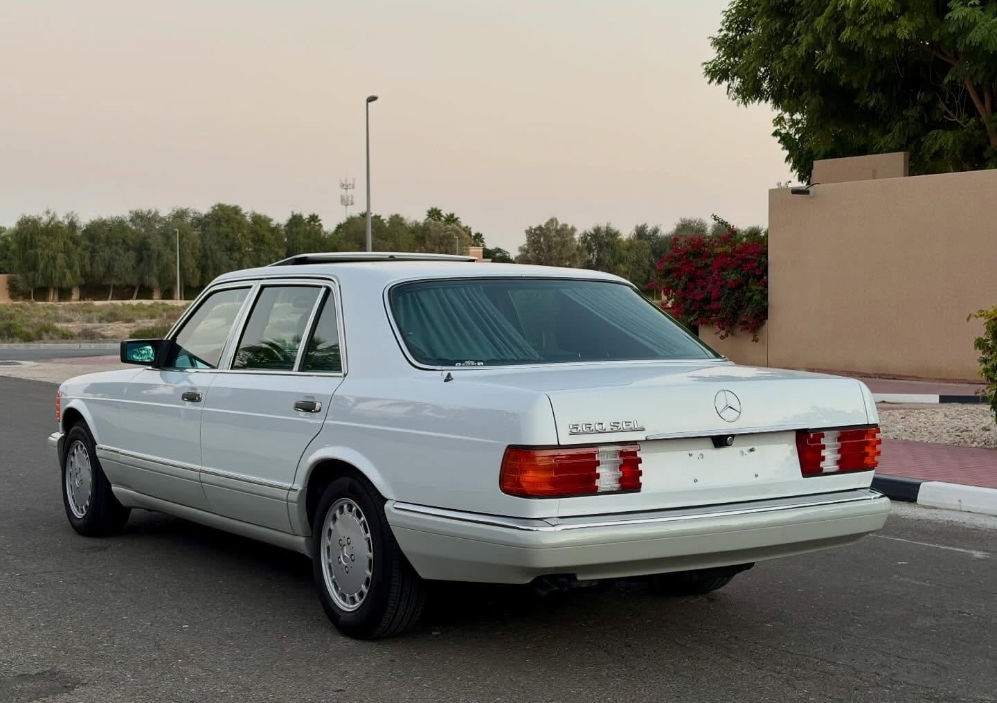 1989 Mercedes-Benz 560SEL — الصورة 6 من 14