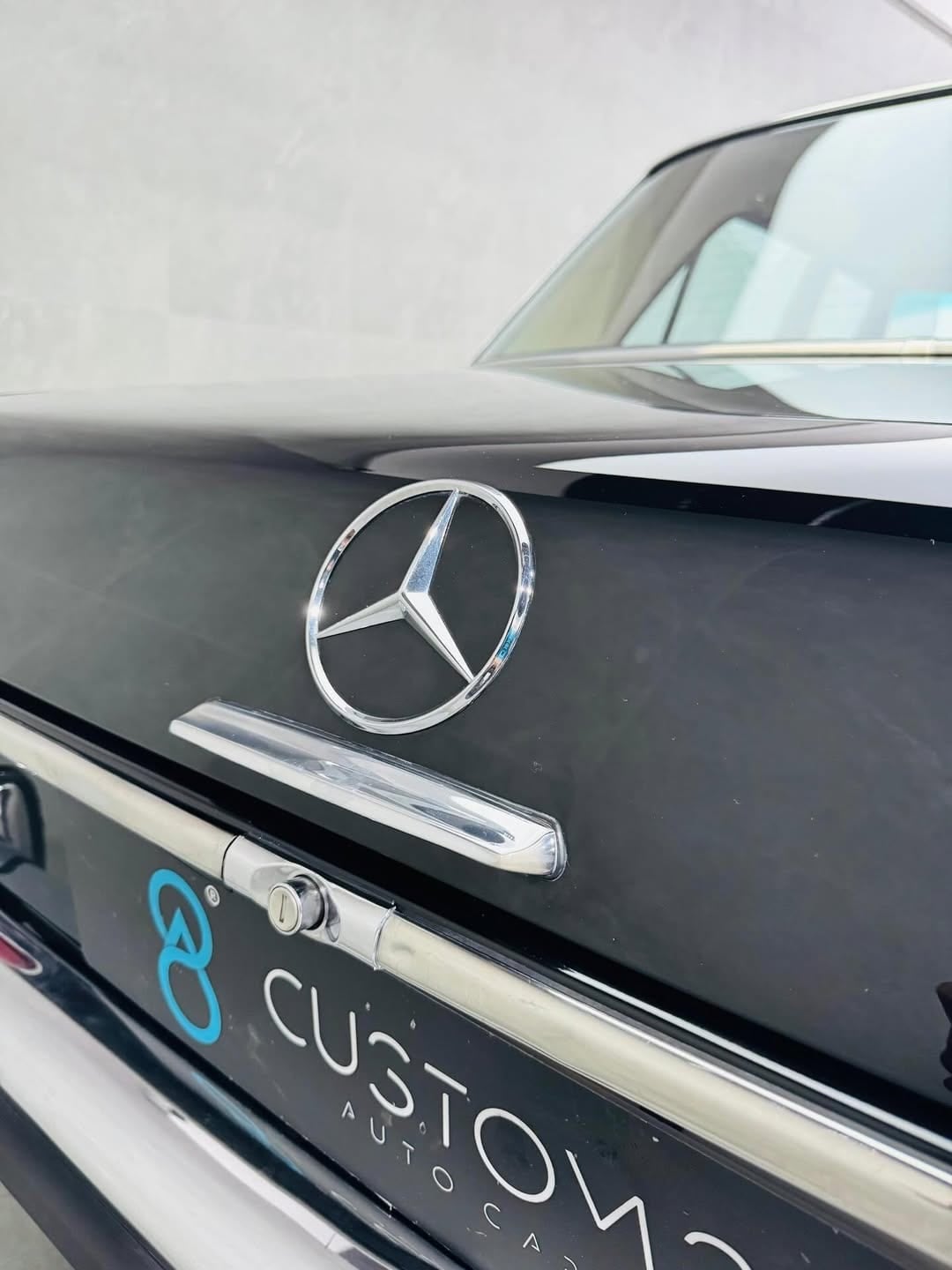 1973 Mercedes-Benz 280 W114 — الصورة 8 من 8