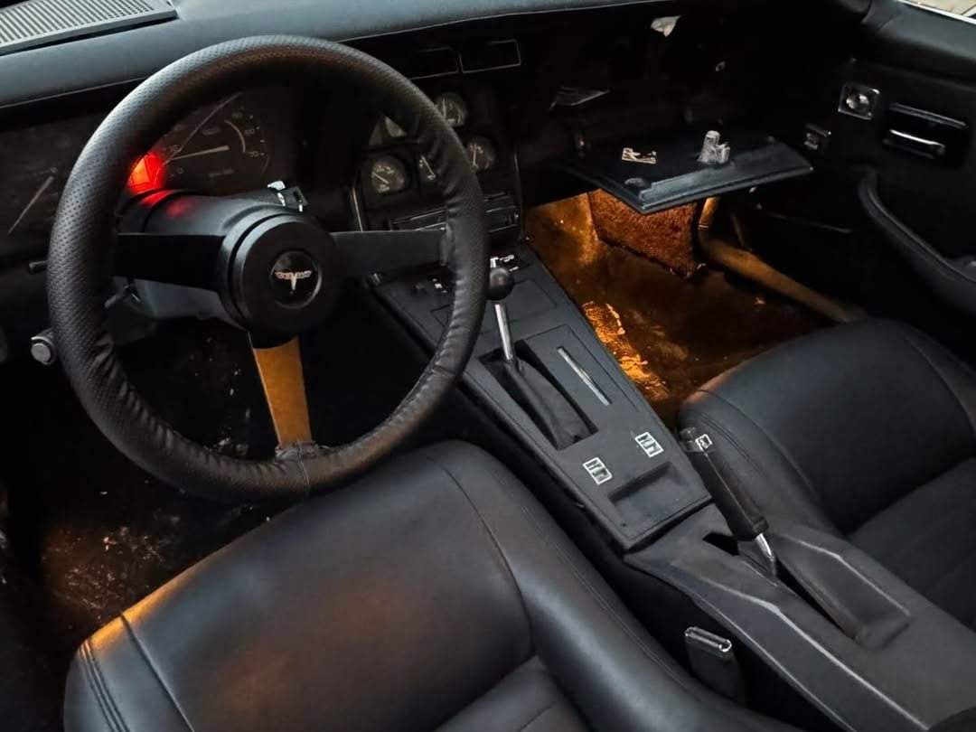 1981 Chevrolet Corvette — الصورة 7 من 9
